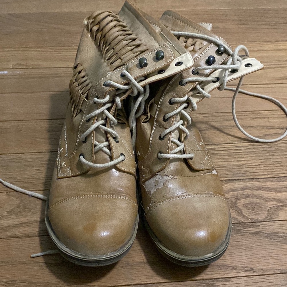 Cute tan boots size 8